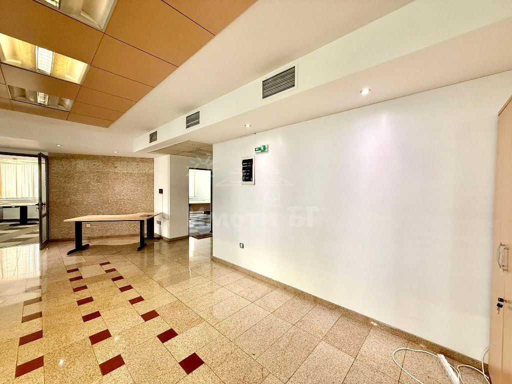 Под Наем Офис в Офис Сгради София Хиподрума   -  2296 EUR - снимка 3