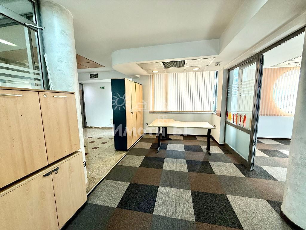 Под Наем Офис в Офис Сгради София Медицинска академия  -  2296 EUR