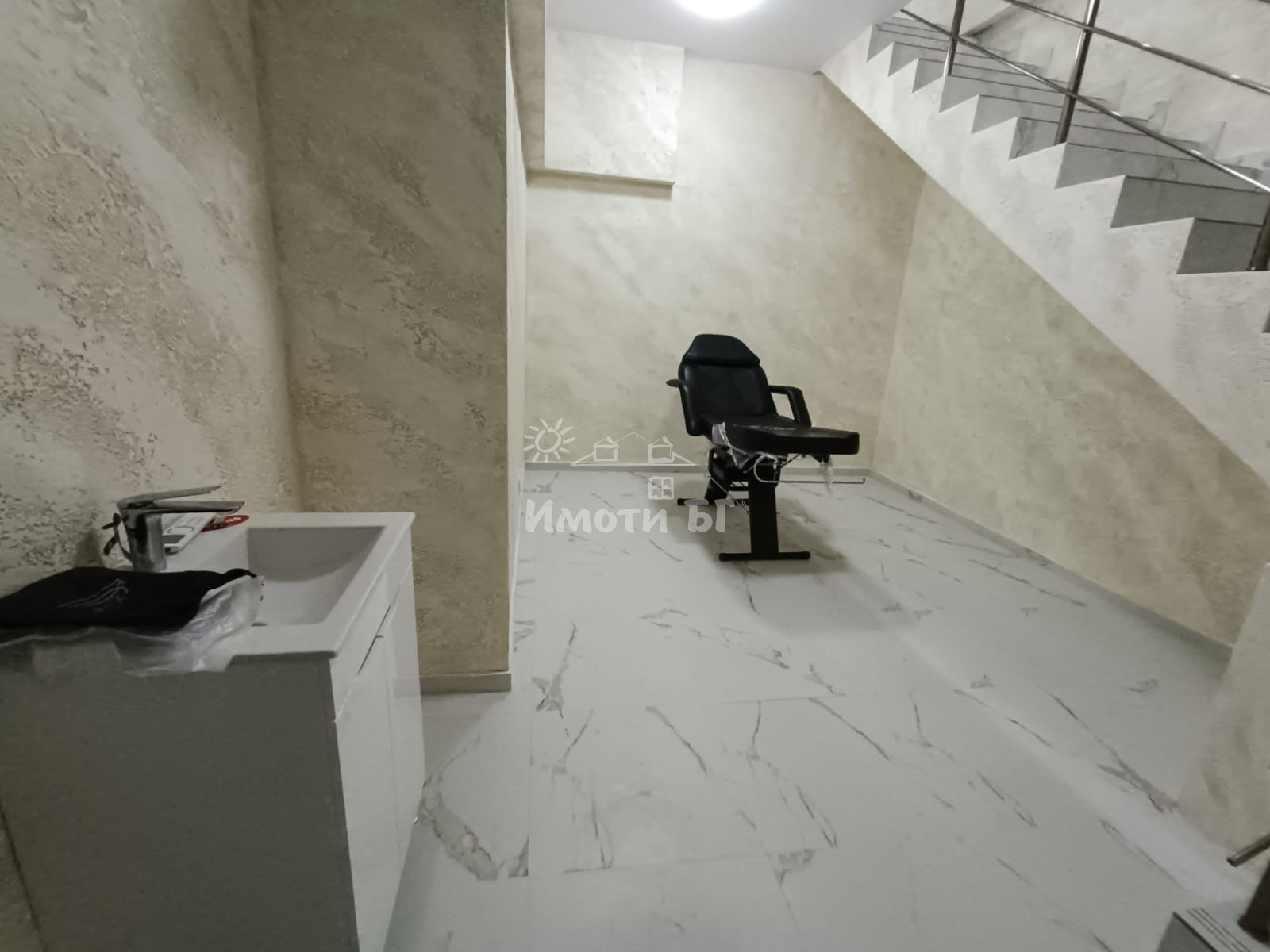 Под Наем Офис в Жилищни Сгради София Редута   -  1200 EUR - снимка 6