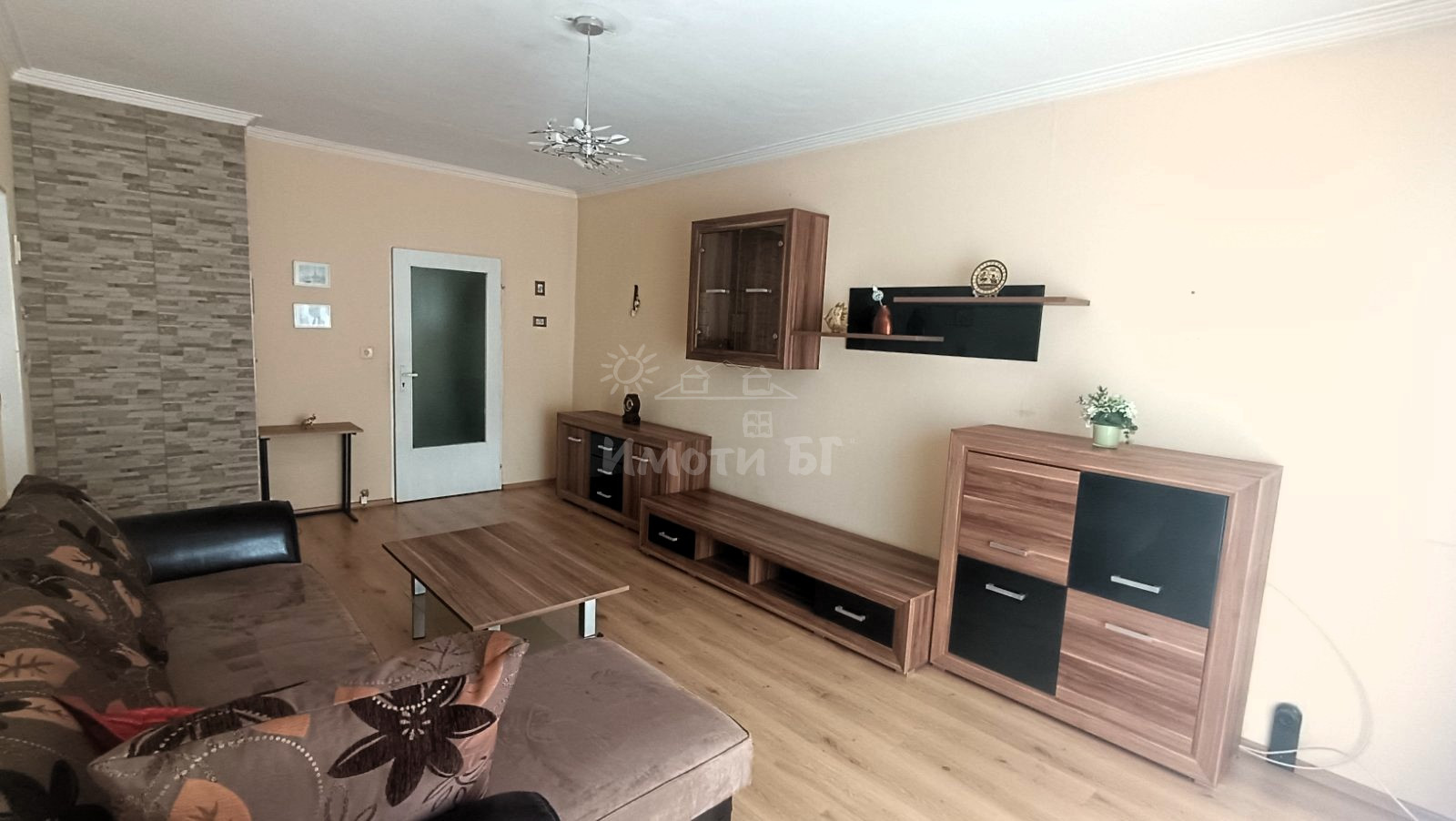 Продава Тристаен Апартамент  София Сухата река   -  215000 EUR