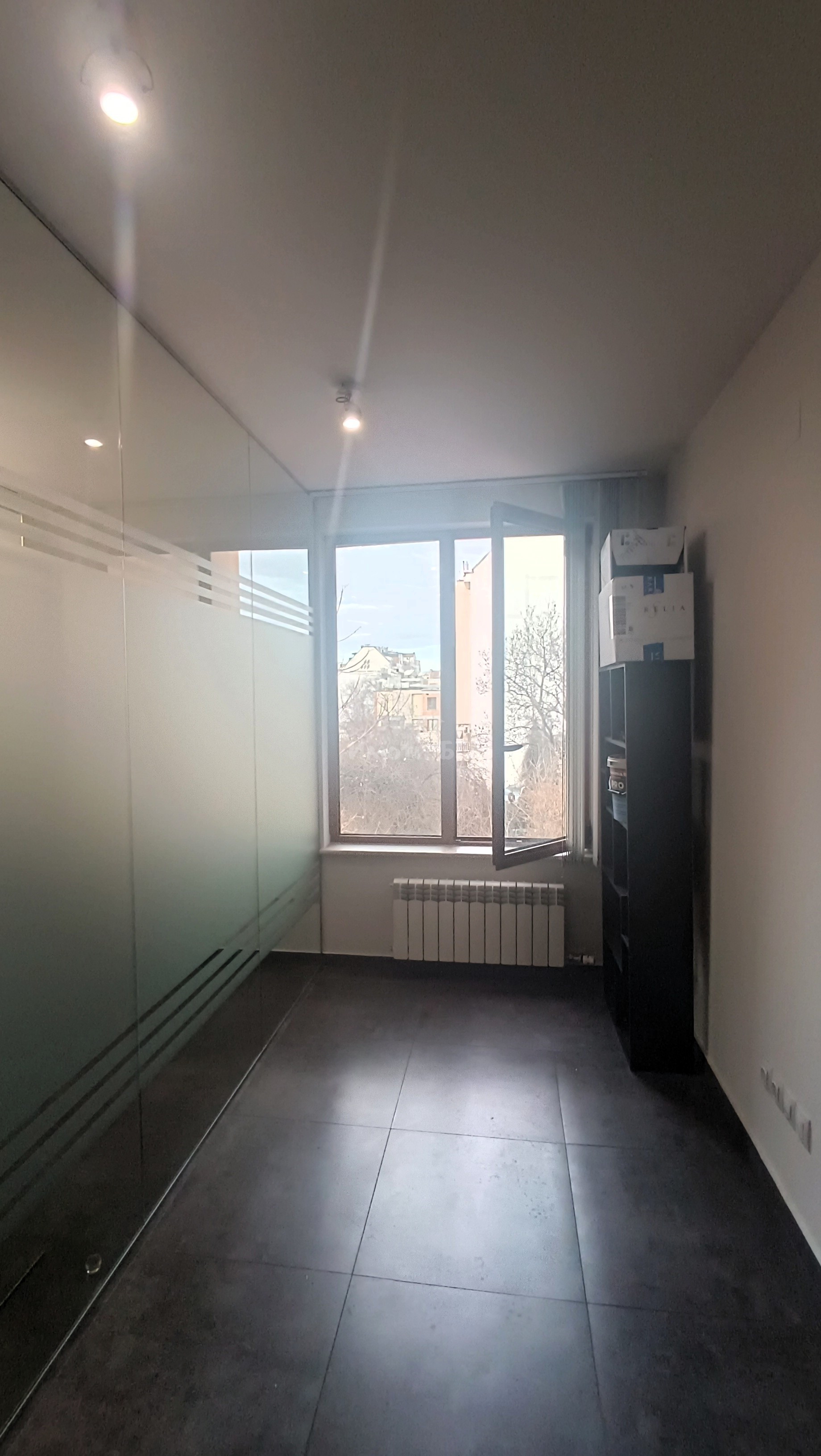 Под Наем Офис в Офис Сгради София Център  -  1250 EUR - снимка 12