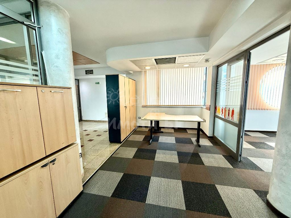 Под Наем Офис в Офис Сгради София Хиподрума   -  2296 EUR