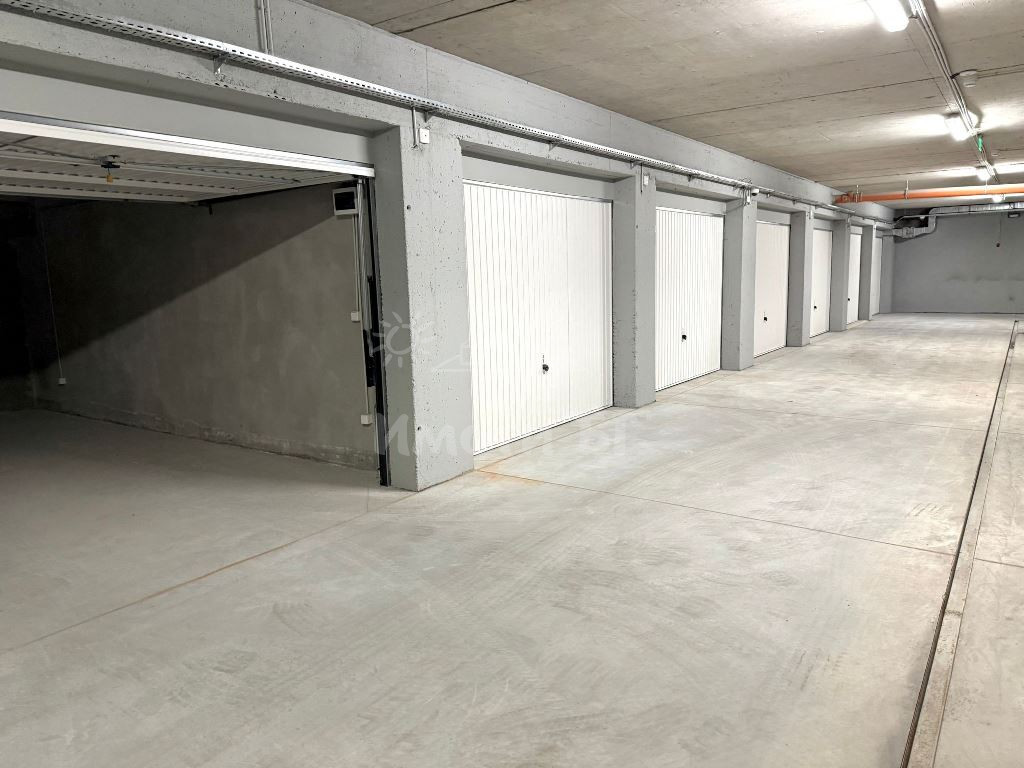 Продава Тристаен Апартамент  София Малинова долина   -  335000 EUR - снимка 15