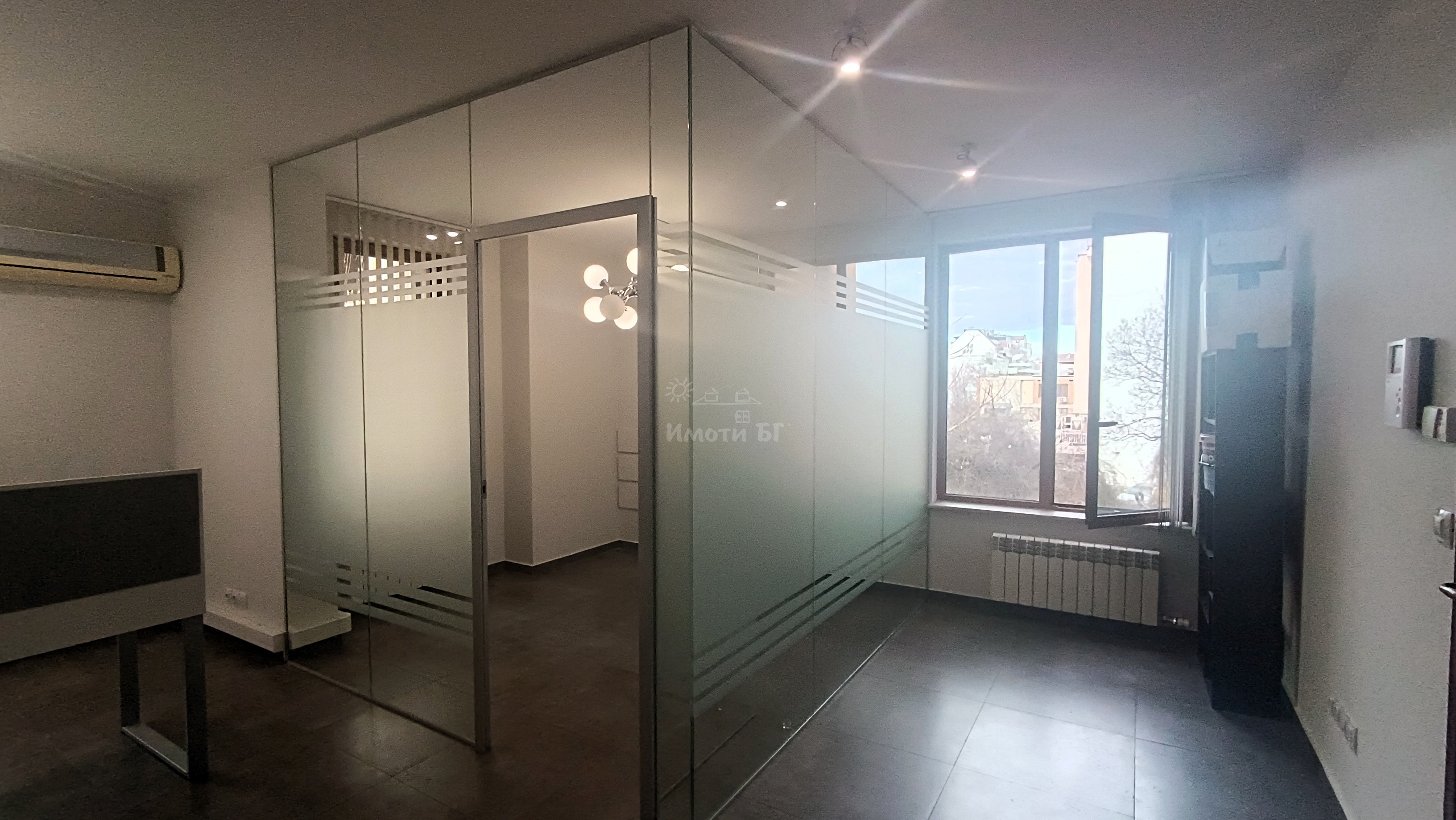 Под Наем Офис в Офис Сгради София Център  -  1250 EUR - снимка 8
