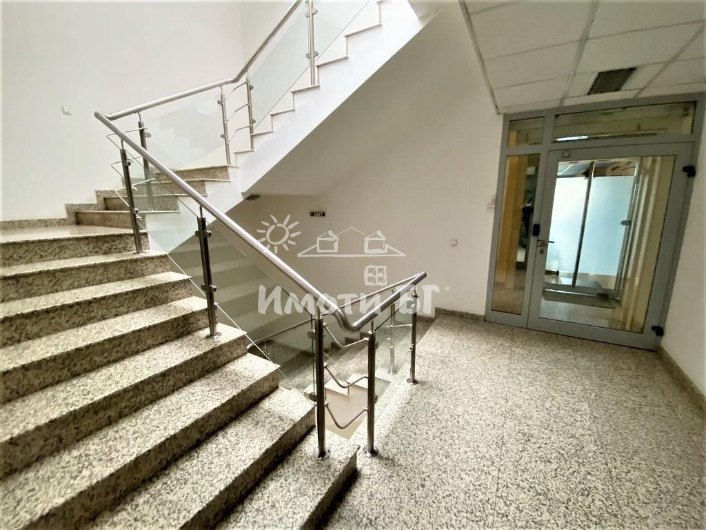 Под Наем Офис в Офис Сгради София Студентски град  -  2768 EUR - снимка 8