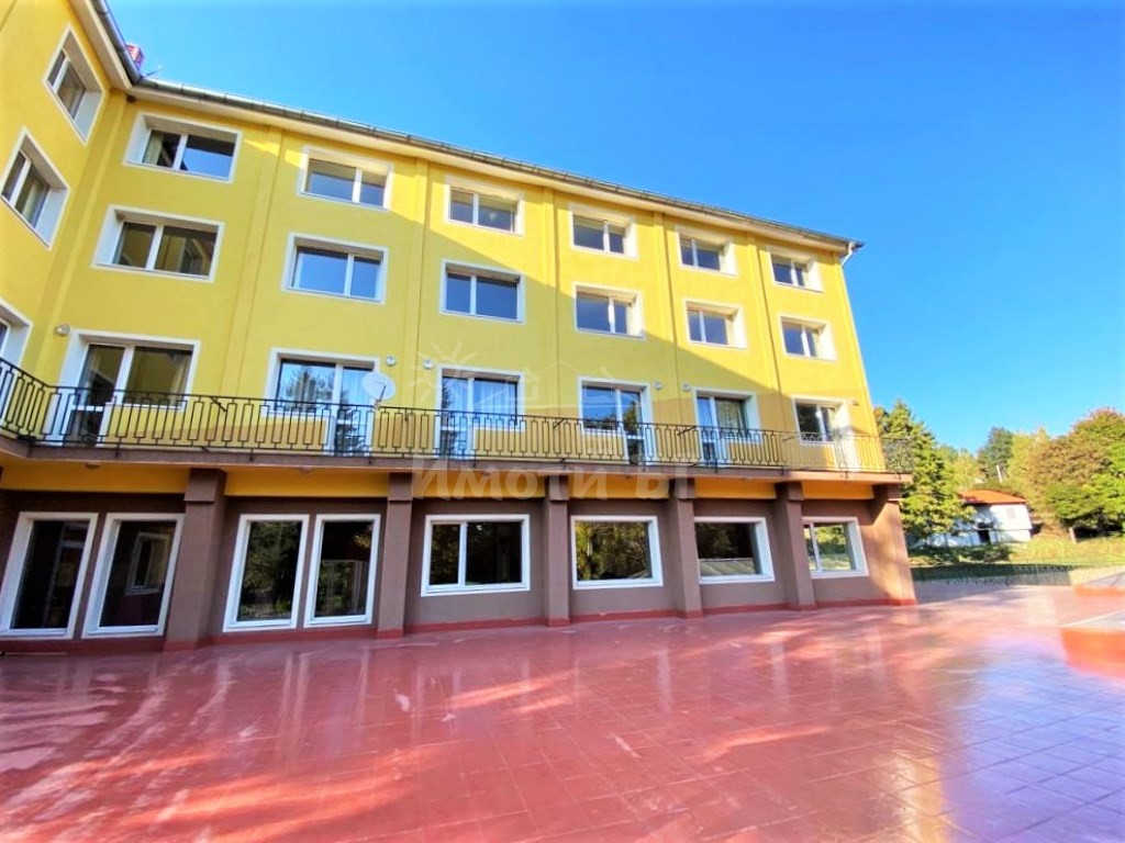 Продава Хотел област Пазарджик ПАНАГЮРСКИ КОЛОНИ  -  1200000 EUR - снимка 13