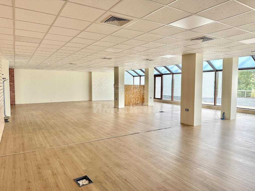 Под Наем Офис в Офис Сгради София Студентски град  -  4655 EUR - снимка 1
