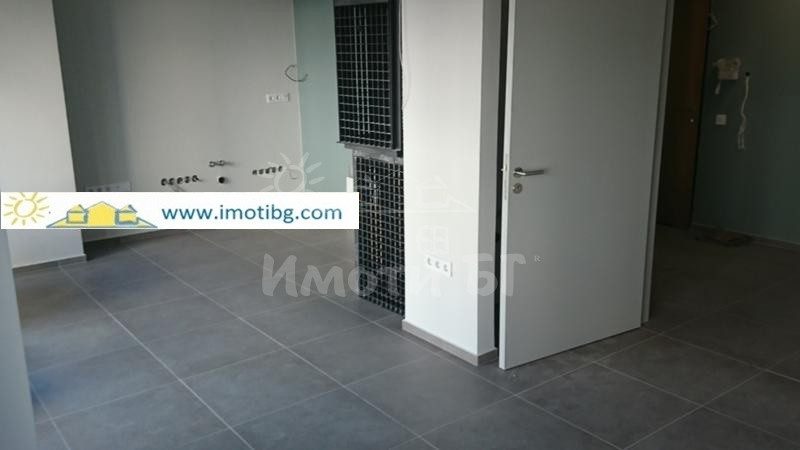 Под Наем Офис в Жилищни Сгради София Медицинска академия  -  1650 EUR