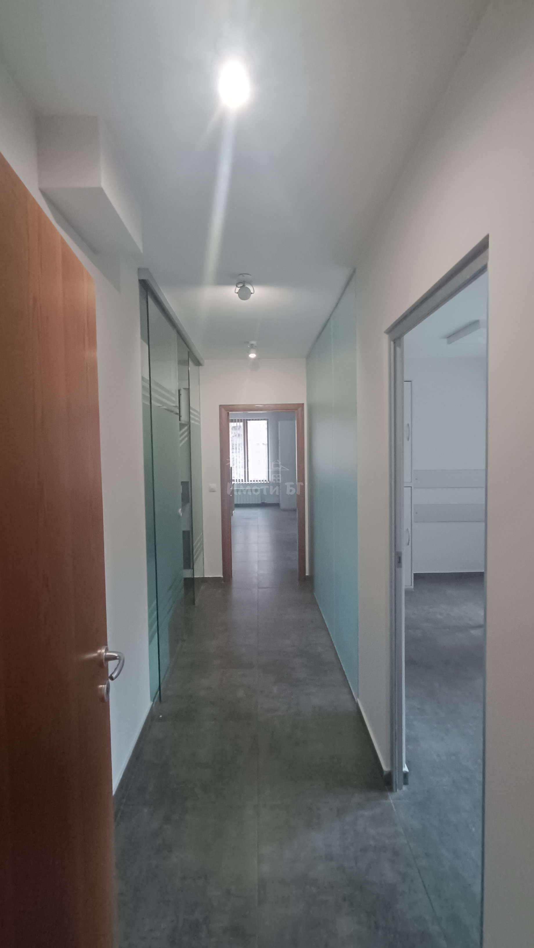 Под Наем Офис в Офис Сгради София Център  -  1250 EUR - снимка 11