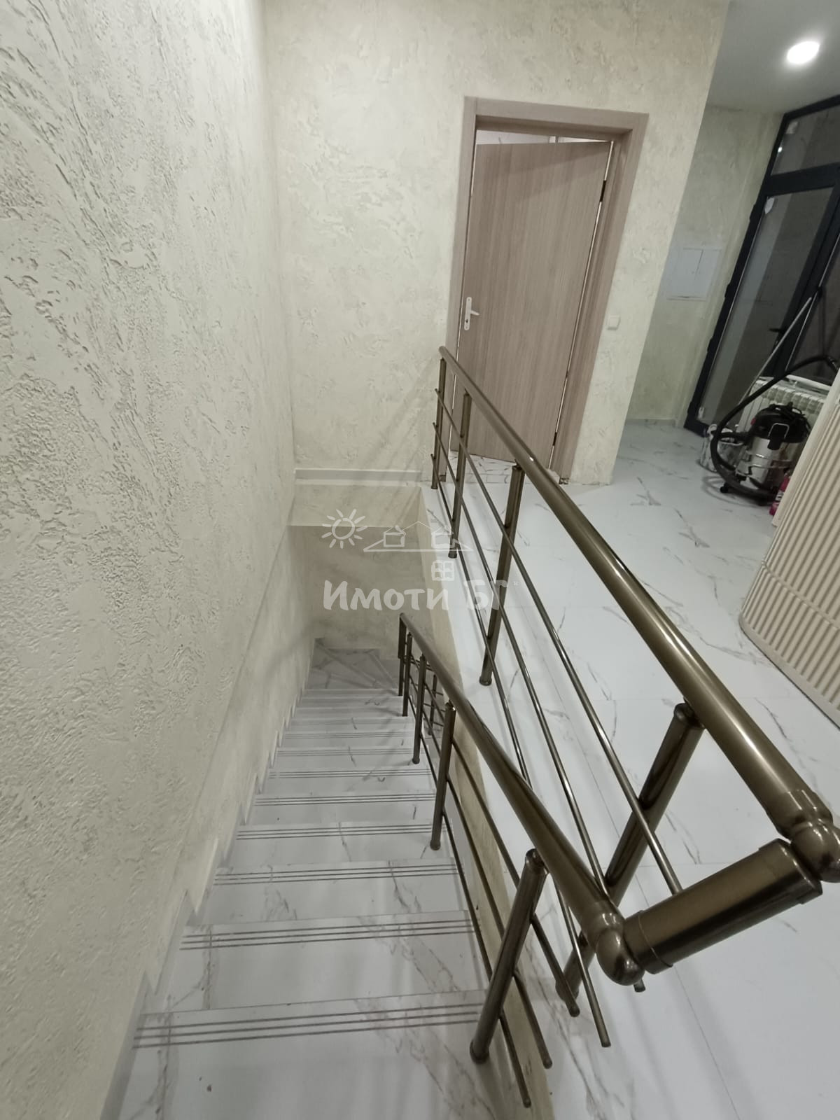 Под Наем Офис в Жилищни Сгради София Редута   -  1200 EUR - снимка 9