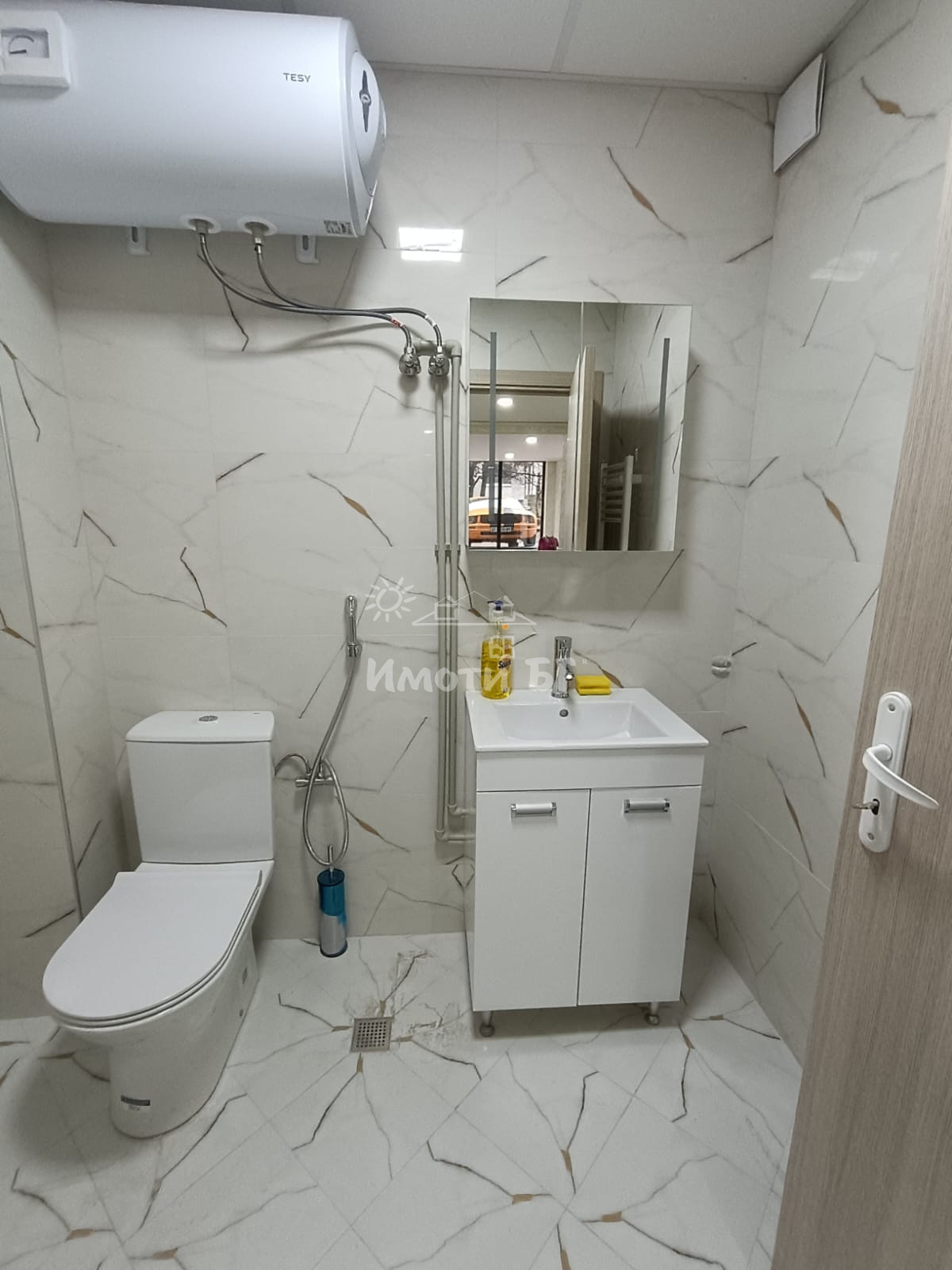 Под Наем Офис в Жилищни Сгради София Редута   -  1200 EUR - снимка 8